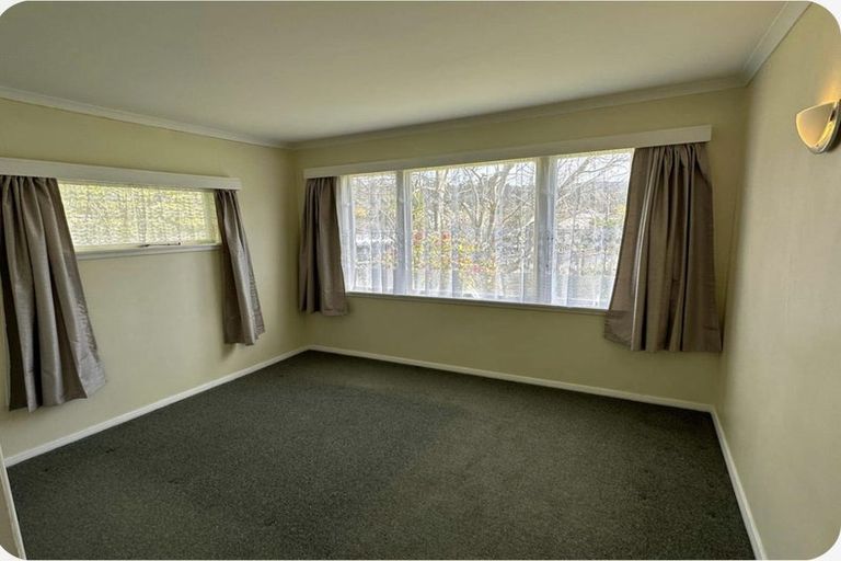 Photo of property in 16 Hawthorn Crescent, Stokes Valley, Lower Hutt, 5019