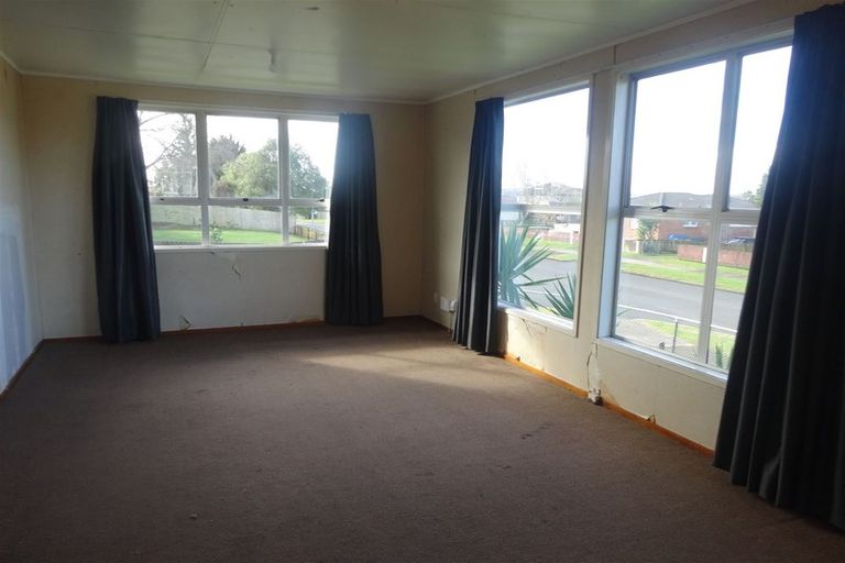 Photo of property in 2 Arnhem Place, Pukekohe, 2120