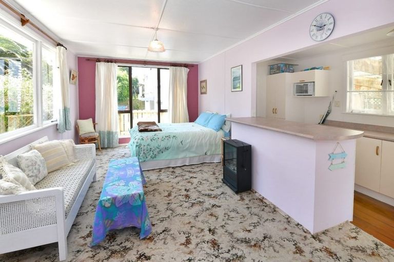 Photo of property in 27 James Mcleod Road, Shelly Beach, South Head, 0874