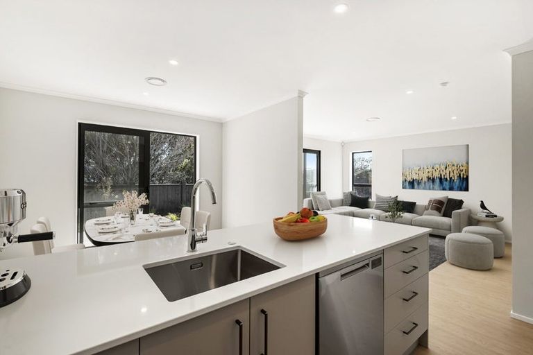 Photo of property in 3/7 Parapara Place, Albany, Auckland, 0632