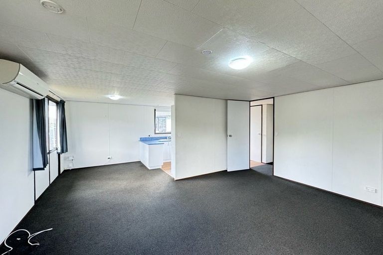 Photo of property in 2/76 Parrs Cross Road, Henderson, Auckland, 0612