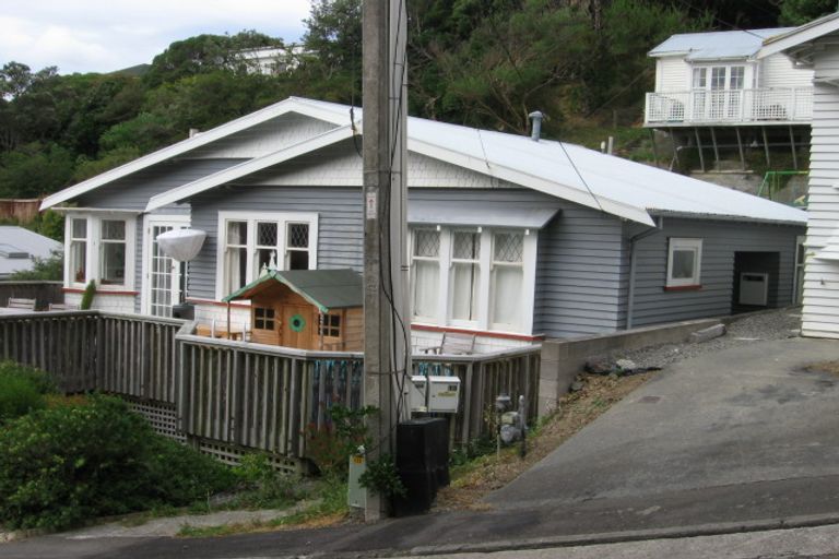 Photo of property in 13 Valley Street, Island Bay, Wellington, 6023