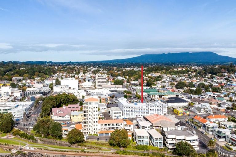 Photo of property in Devonport Apartments, 26/127 Saint Aubyn Street, New Plymouth, 4310