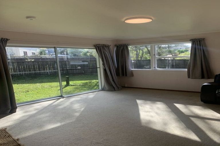 Photo of property in 46 Castleford Street, Green Bay, Auckland, 0604