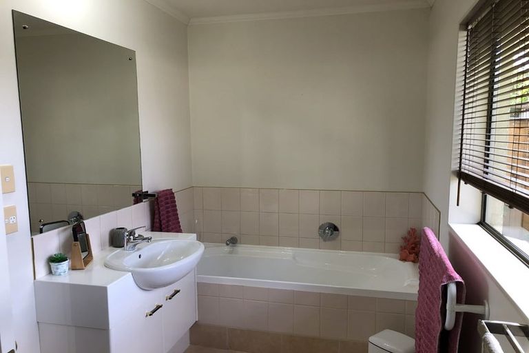 Photo of property in 32a Taka Street, Takanini, 2112