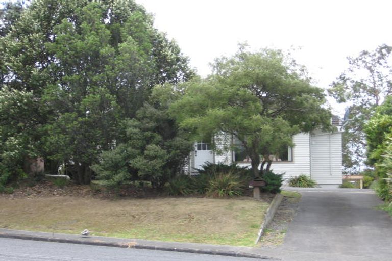 Photo of property in 2/90 Target Road, Totara Vale, Auckland, 0629