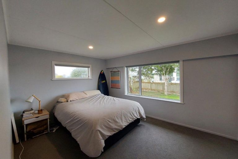 Photo of property in 8 Riversdale Drive, Merrilands, New Plymouth, 4312
