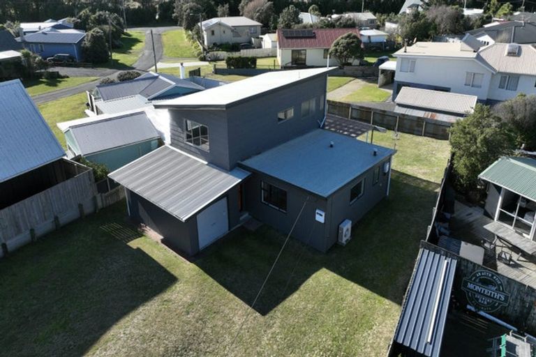 Photo of property in 13 Signal Street, Foxton Beach, Foxton, 4815
