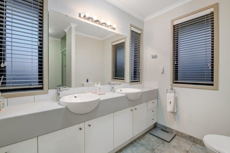 Photo of property in 49 Chesterfield Way, Orewa, 0931