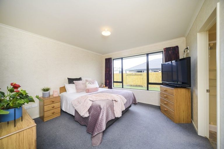 Photo of property in 20 Boston Parade, Kelvin Grove, Palmerston North, 4414