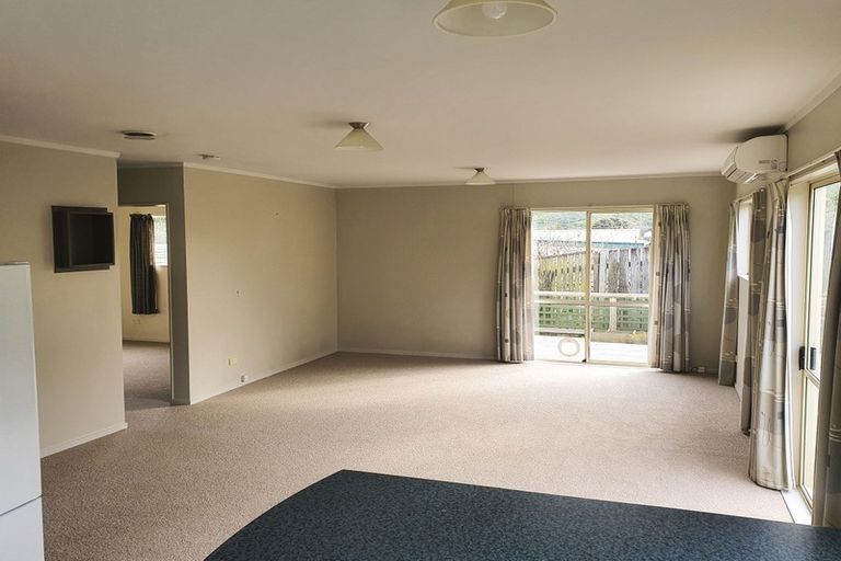 Photo of property in 27a Tremewan Street, Tawa, Wellington, 5028