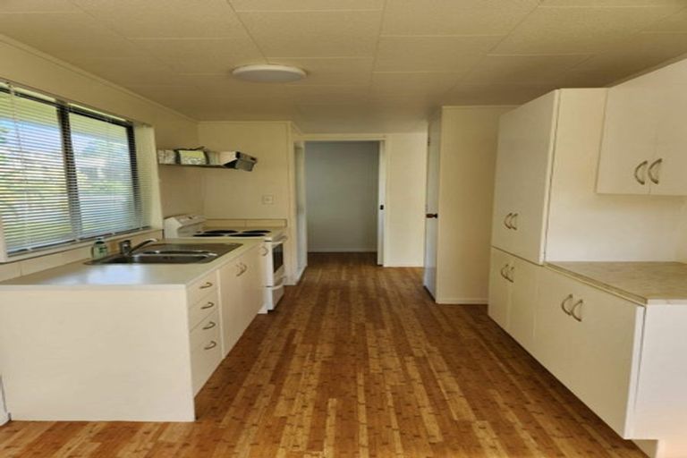 Photo of property in 60 Lavelle Road, Henderson, Auckland, 0612