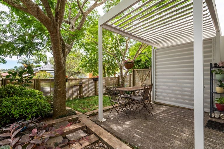 Photo of property in 17 Nimstedt Avenue, Oteha, Auckland, 0632