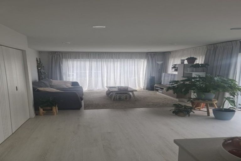 Photo of property in 20 Papa Orchard Drive, Kumeu, 0810