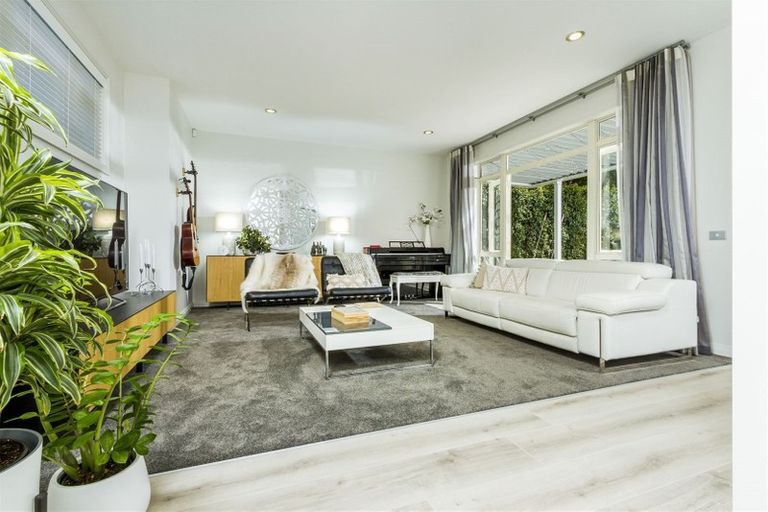 Photo of property in 3/309 Beach Road, Campbells Bay, Auckland, 0630