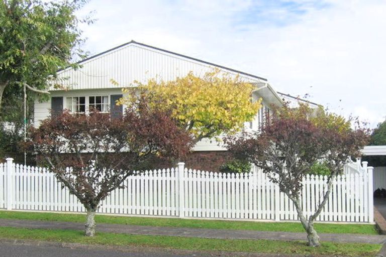 Photo of property in 16 Treeway, Sunnyhills, Auckland, 2010
