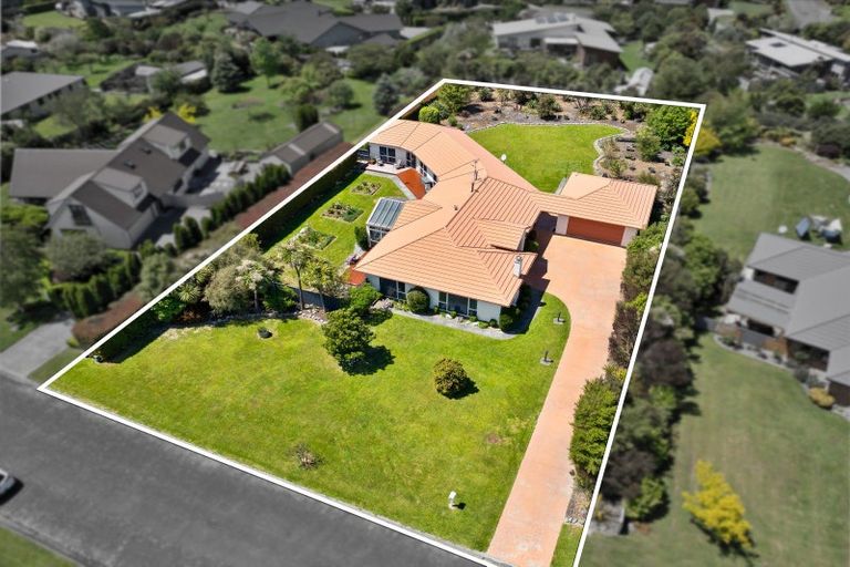 Photo of property in 6 Daffodil Grove, Carterton, 5713