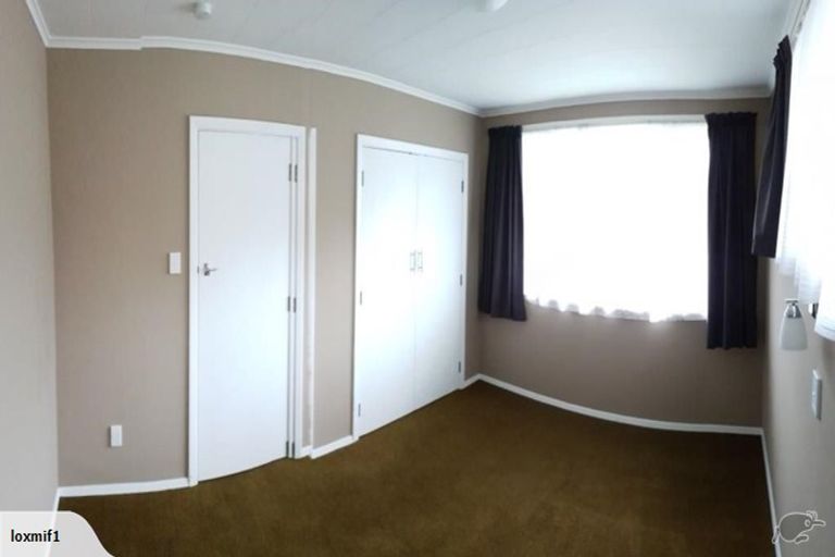 Photo of property in 1/6 Moeraki Road, Maoribank, Upper Hutt, 5018