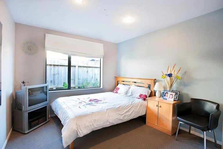 Photo of property in 1 Routeburn Avenue, Aotea, Porirua, 5024