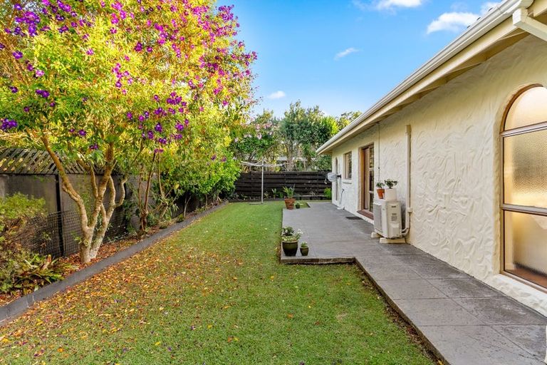 Photo of property in 84 Chelsea View Drive, Chatswood, Auckland, 0626