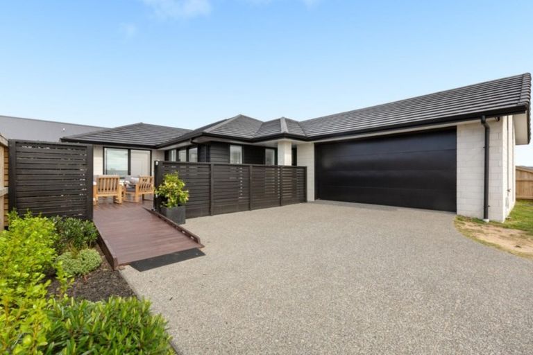 Photo of property in 4 Harding Drive, Papamoa Beach, Papamoa, 3118