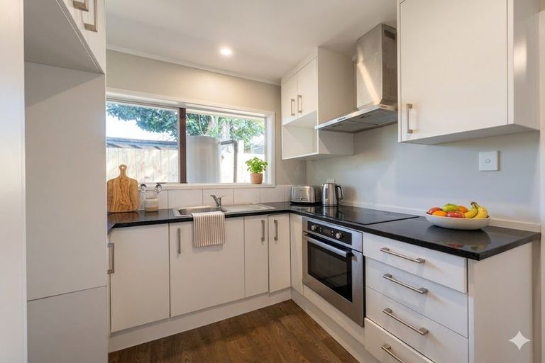 Photo of property in 2/21 Cleek Road, Mangere East, Auckland, 2024