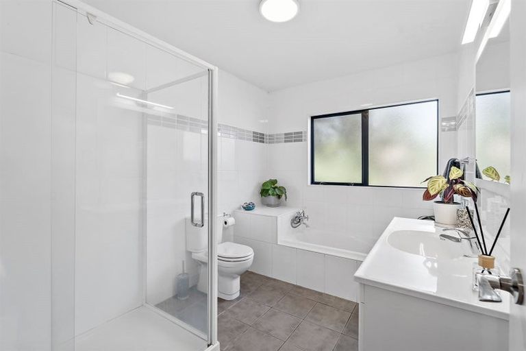 Photo of property in 8 Emlyn Place, Torbay, Auckland, 0630