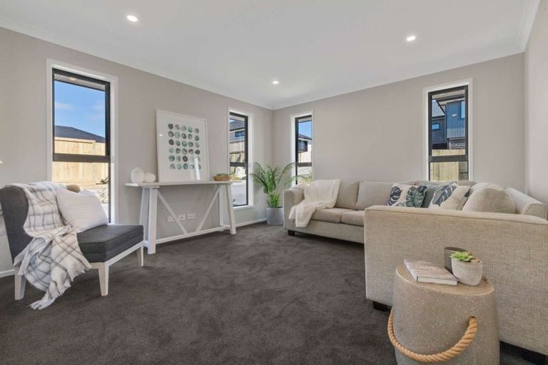 Photo of property in 18 Sam Heywood Place, Pyes Pa, Tauranga, 3112