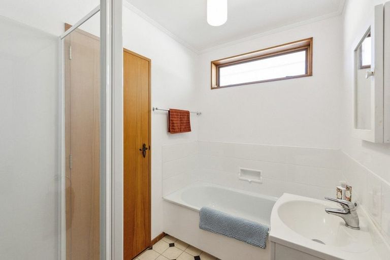 Photo of property in 4 Edgewater Street, Waikanae, 5036