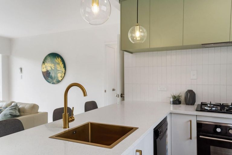 Photo of property in 2/18 Bevyn Street, Castor Bay, Auckland, 0620