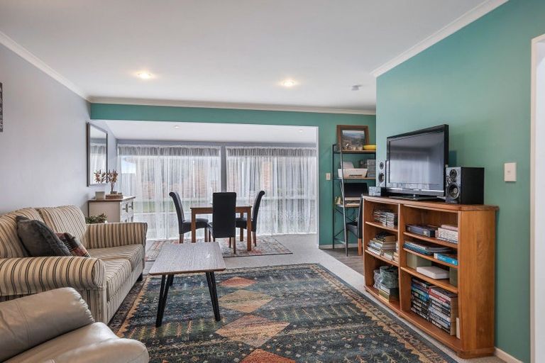 Photo of property in Rangeview Villas, 16/9 Fuller Close, Levin, 5510