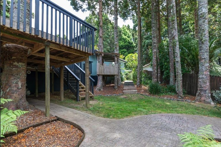 Photo of property in 44 Hollywood Avenue, Titirangi, Auckland, 0604