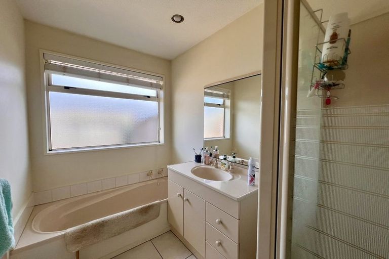 Photo of property in 1/23 Lansbury Avenue, Strowan, Christchurch, 8052