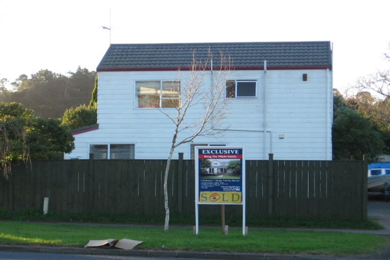 Photo of property in 695 Swanson Road, Swanson, Auckland, 0612