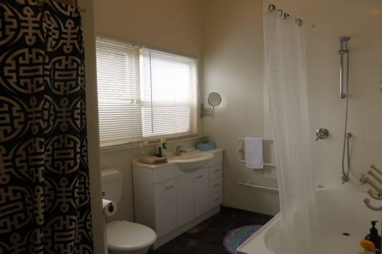 Photo of property in 79a Pleasant Road, Glen Eden, Auckland, 0602