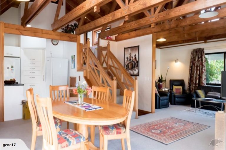 Photo of property in 21 Du Fresne Place, Russell, 0202