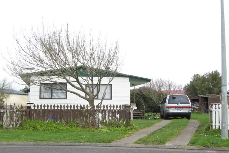 Photo of property in 15 Tauranga Place, Waitara, 4320