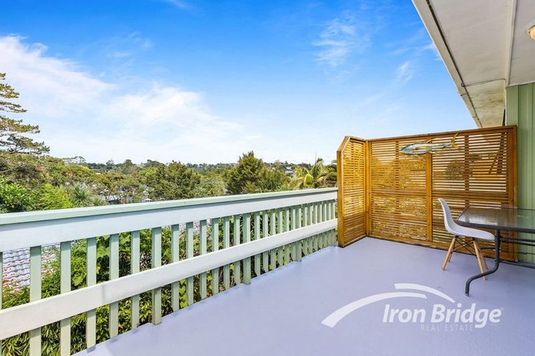 Photo of property in 2/15 Ridgewood Crescent, Birkenhead, Auckland, 0626