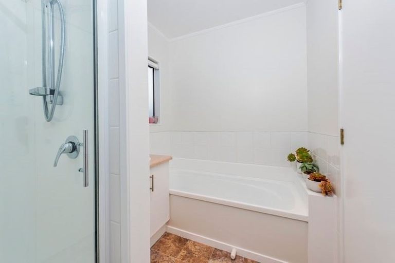 Photo of property in 194 Waitemata Drive, Ranui, Auckland, 0612