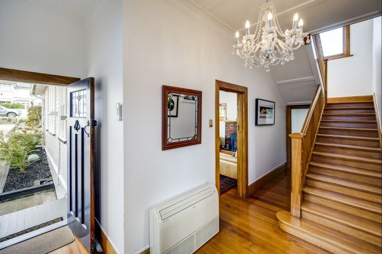 Photo of property in 11a Colenso Avenue, Hospital Hill, Napier, 4110