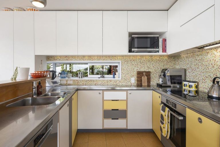 Photo of property in 22 High Street, Island Bay, Wellington, 6023