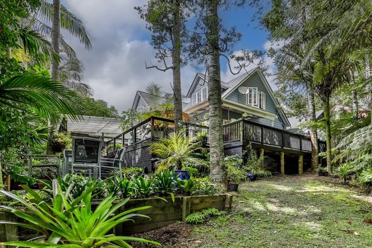 Photo of property in 119 Daffodil Street, Titirangi, Auckland, 0604