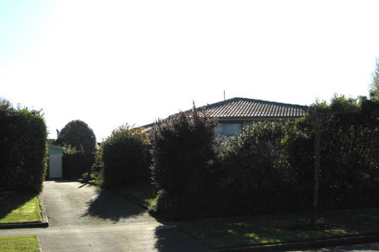 Photo of property in 72 Warren Crescent, Hillmorton, Christchurch, 8025
