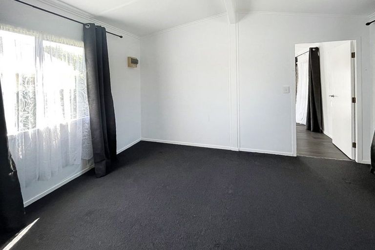 Photo of property in 2a Hendon Place, West End, Palmerston North, 4412