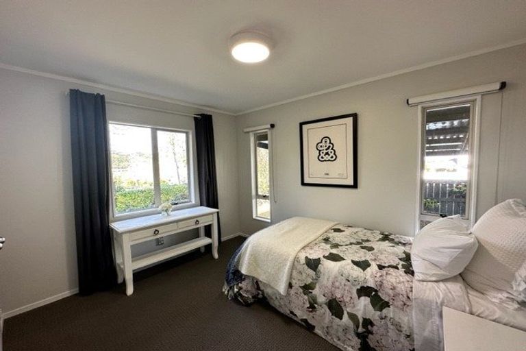 Photo of property in 42 Isobel Road, Greenhithe, Auckland, 0632