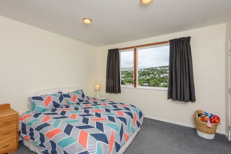 Photo of property in 43 Turville Crescent, Newlands, Wellington, 6037