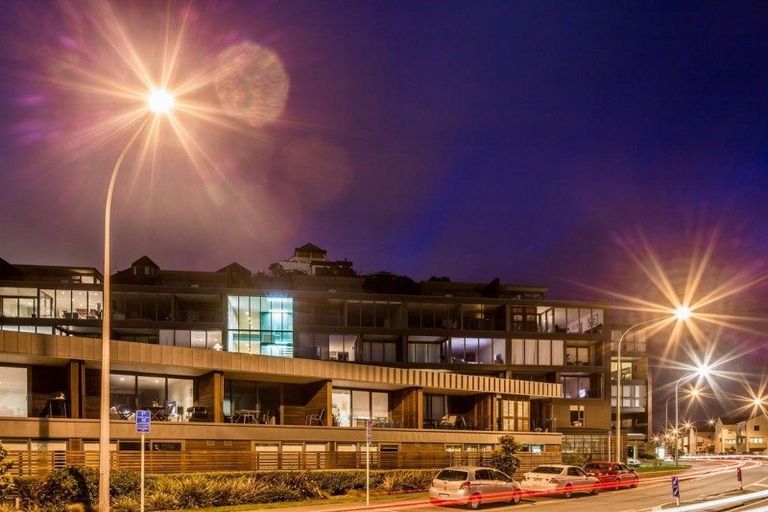 Photo of property in Patent 326 Apartments, 204s/326 Evans Bay Parade, Hataitai, Wellington, 6021