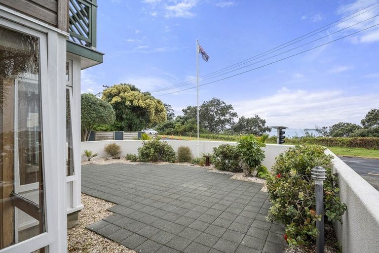 Photo of property in 28 Marine Parade, Mellons Bay, Auckland, 2014