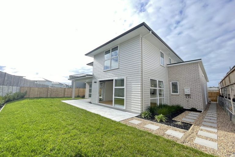 Photo of property in 24 Onekura Street, Red Beach, 0932