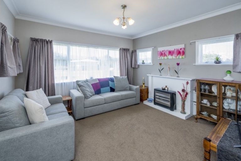 Photo of property in 37 Bowen Street, Levin, 5510